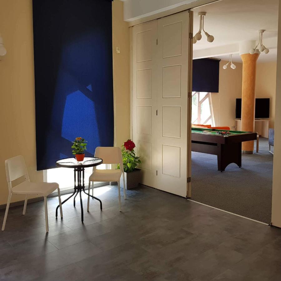 Grantek Ueduelohaz Hotel Balatonlelle Luaran gambar