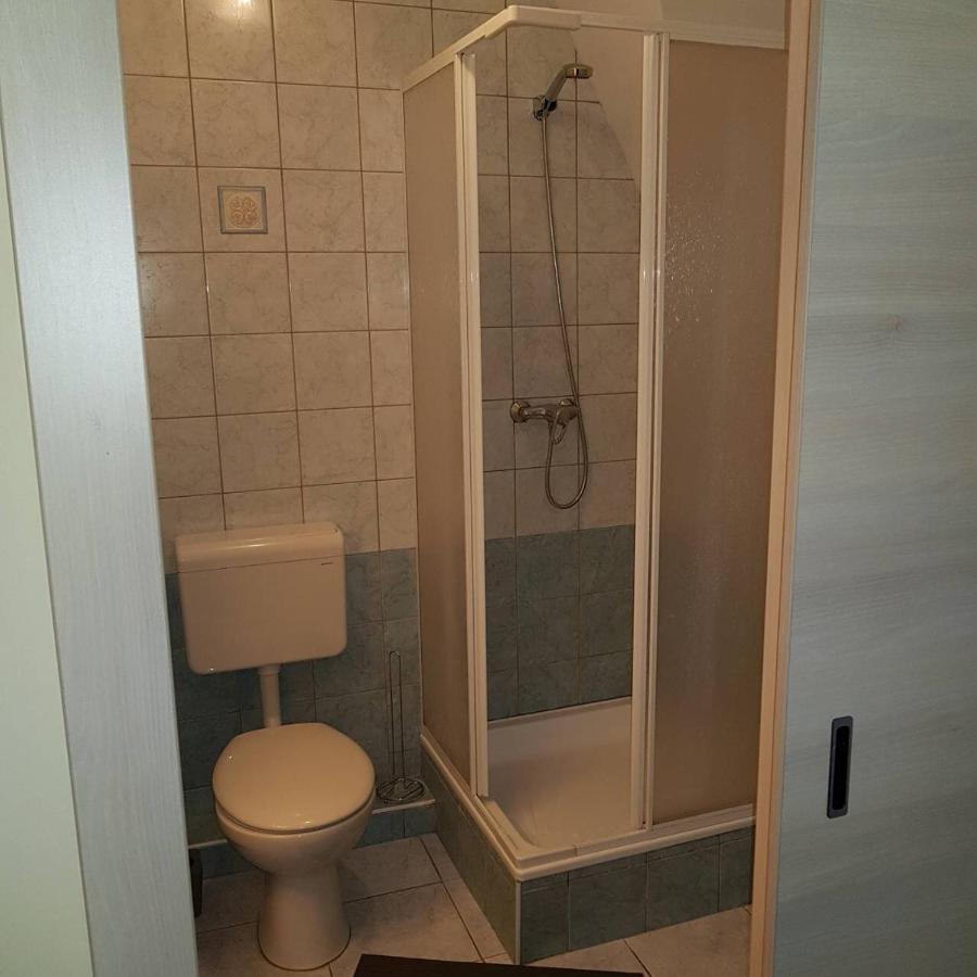 Grantek Ueduelohaz Hotel Balatonlelle Luaran gambar