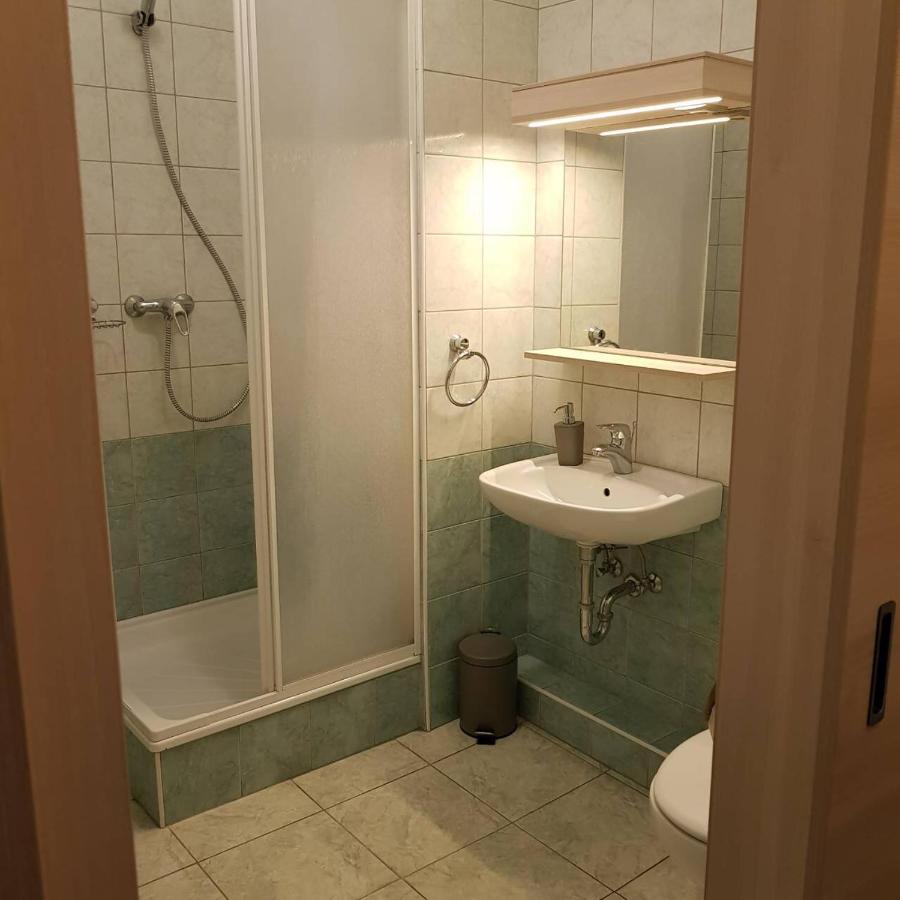 Grantek Ueduelohaz Hotel Balatonlelle Luaran gambar