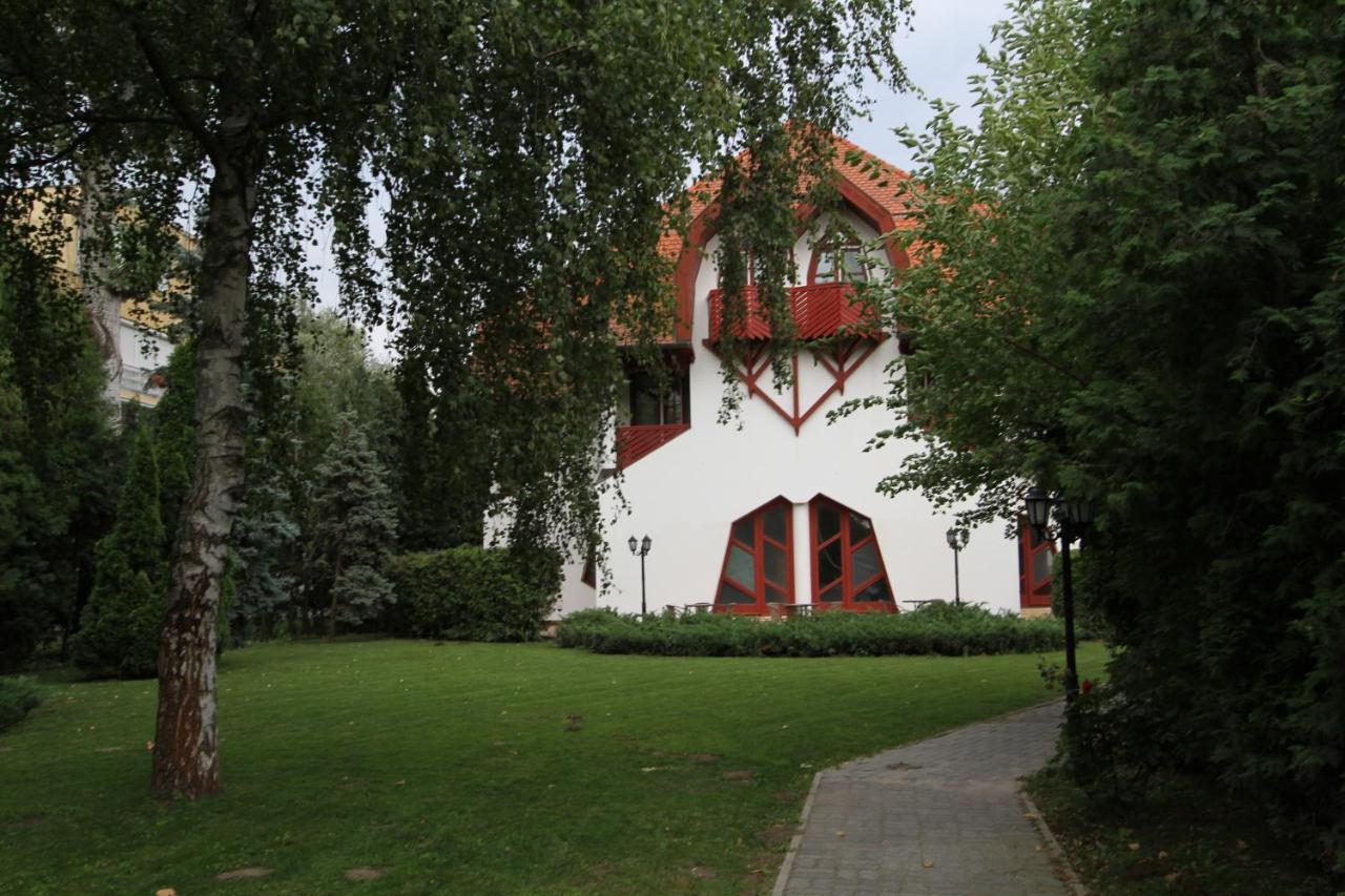 Grantek Ueduelohaz Hotel Balatonlelle Luaran gambar