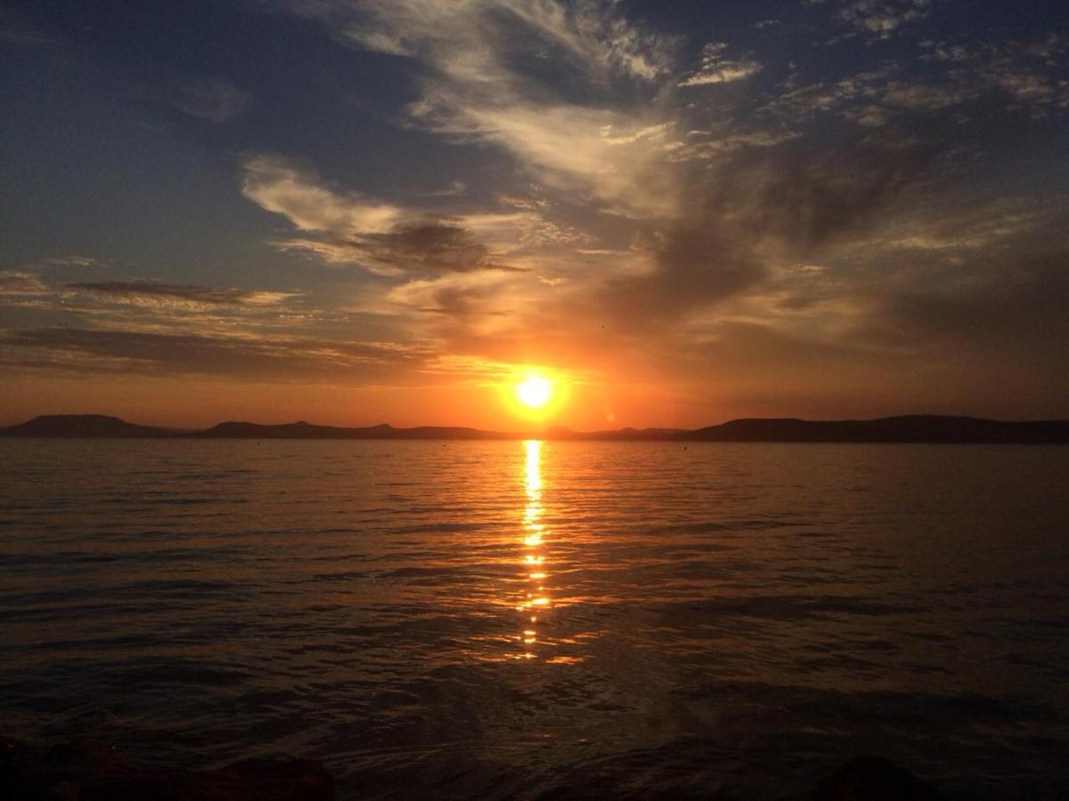 Grantek Ueduelohaz Hotel Balatonlelle Luaran gambar