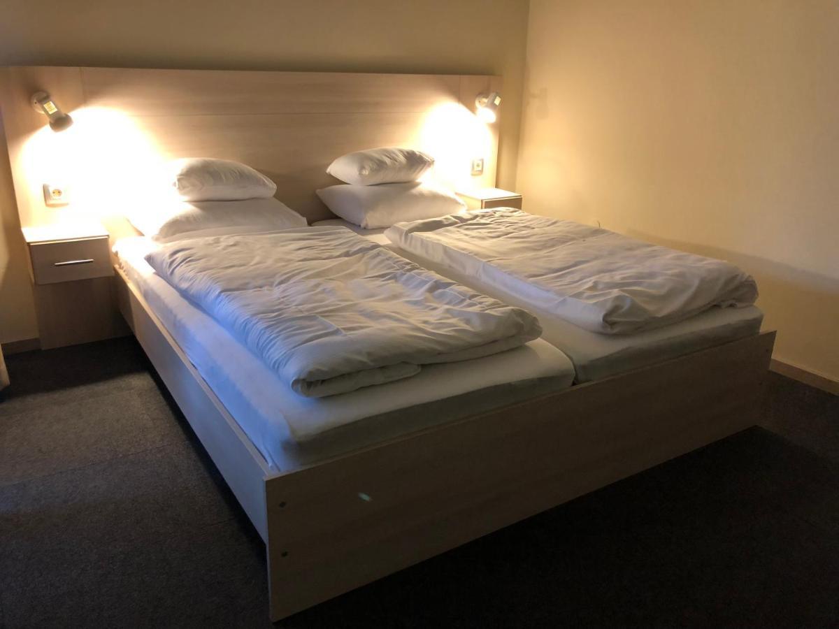 Grantek Ueduelohaz Hotel Balatonlelle Luaran gambar