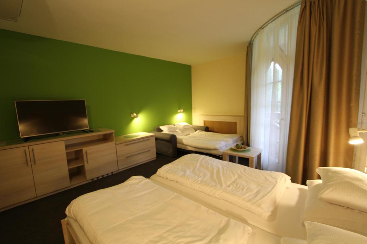 Grantek Ueduelohaz Hotel Balatonlelle Luaran gambar