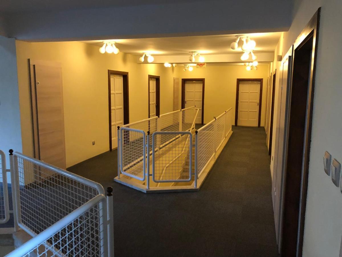 Grantek Ueduelohaz Hotel Balatonlelle Luaran gambar