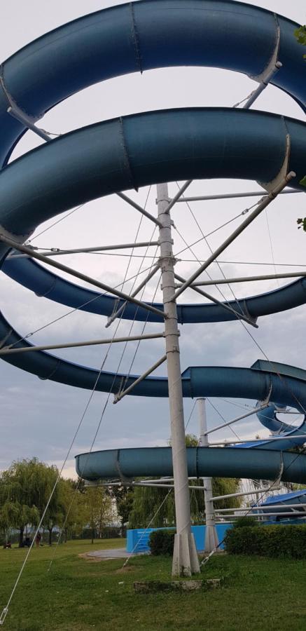 Grantek Ueduelohaz Hotel Balatonlelle Luaran gambar