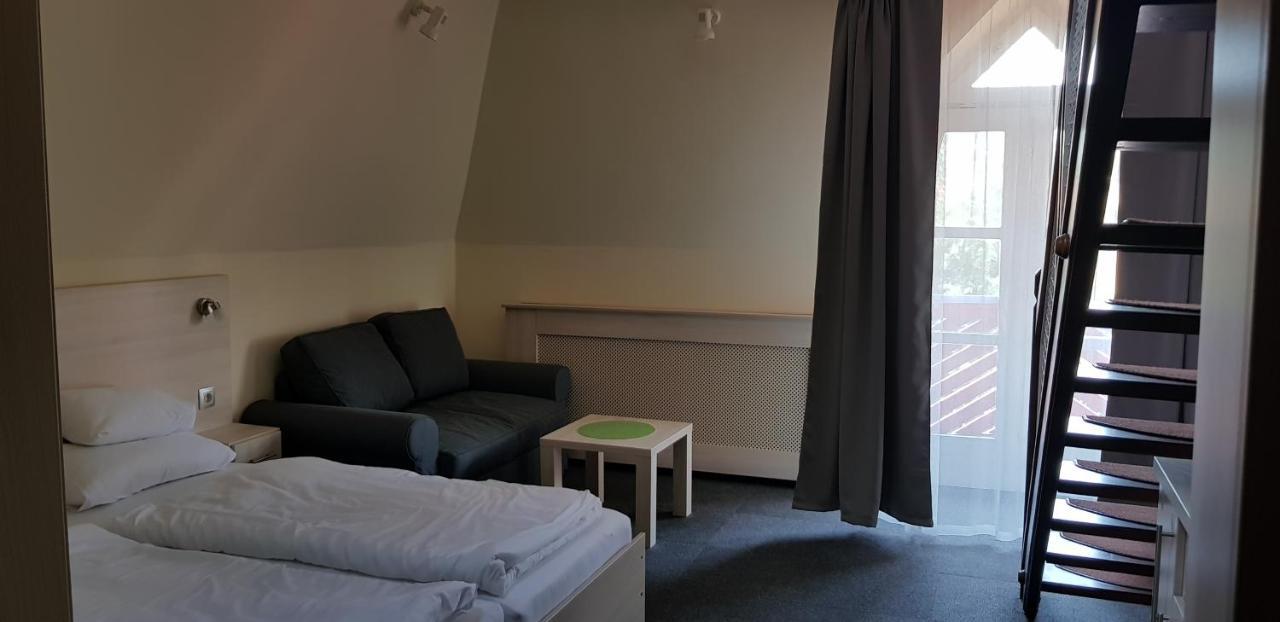 Grantek Ueduelohaz Hotel Balatonlelle Luaran gambar