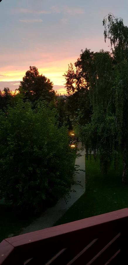 Grantek Ueduelohaz Hotel Balatonlelle Luaran gambar