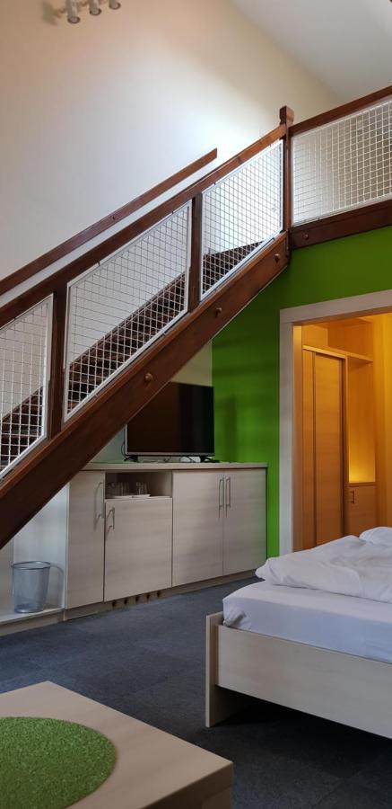 Grantek Ueduelohaz Hotel Balatonlelle Luaran gambar