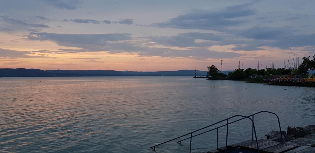 Grantek Ueduelohaz Hotel Balatonlelle Luaran gambar