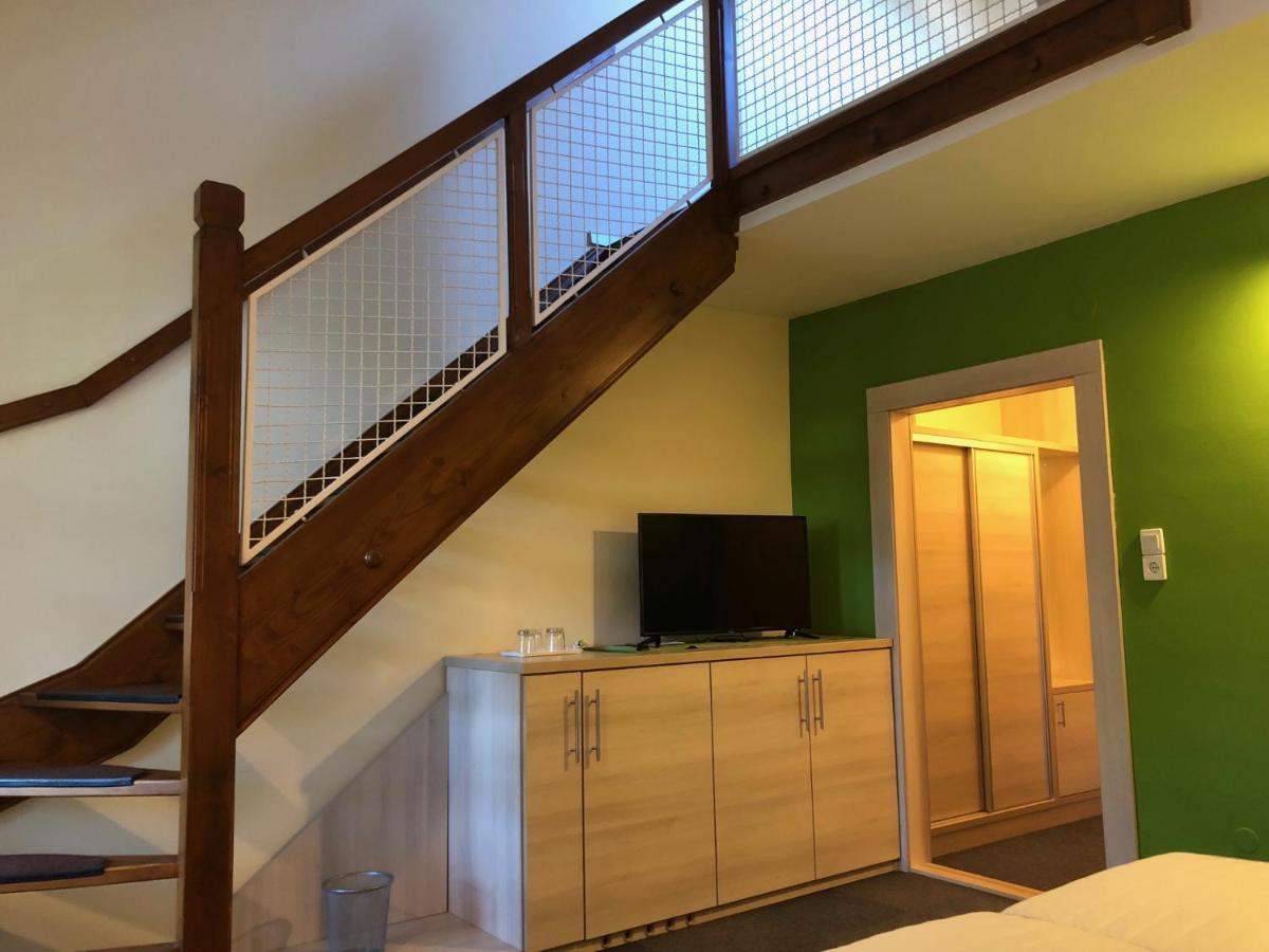 Grantek Ueduelohaz Hotel Balatonlelle Luaran gambar