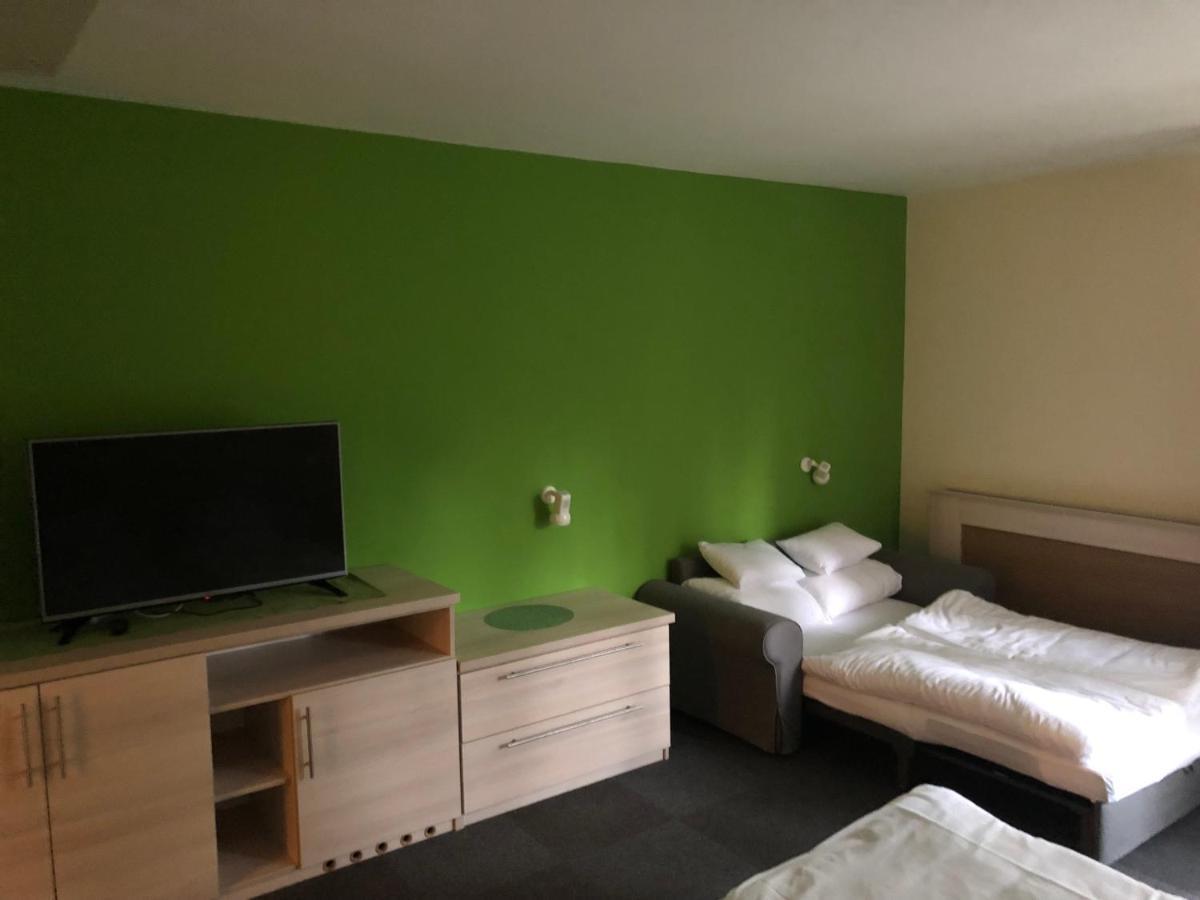 Grantek Ueduelohaz Hotel Balatonlelle Luaran gambar